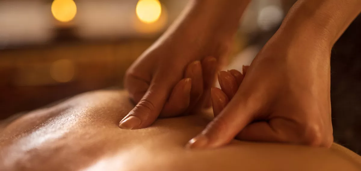 Travail d’une seconde zone pendant une séance de réflexologie combinée